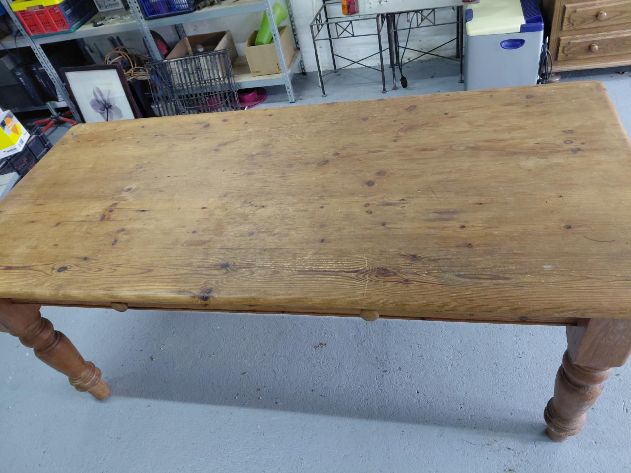 Massief houten tafel
