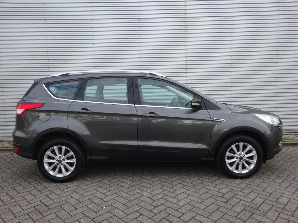 Ford Kuga 1.5 titanium navigatie / trekhaak / camera / cruise / pdc