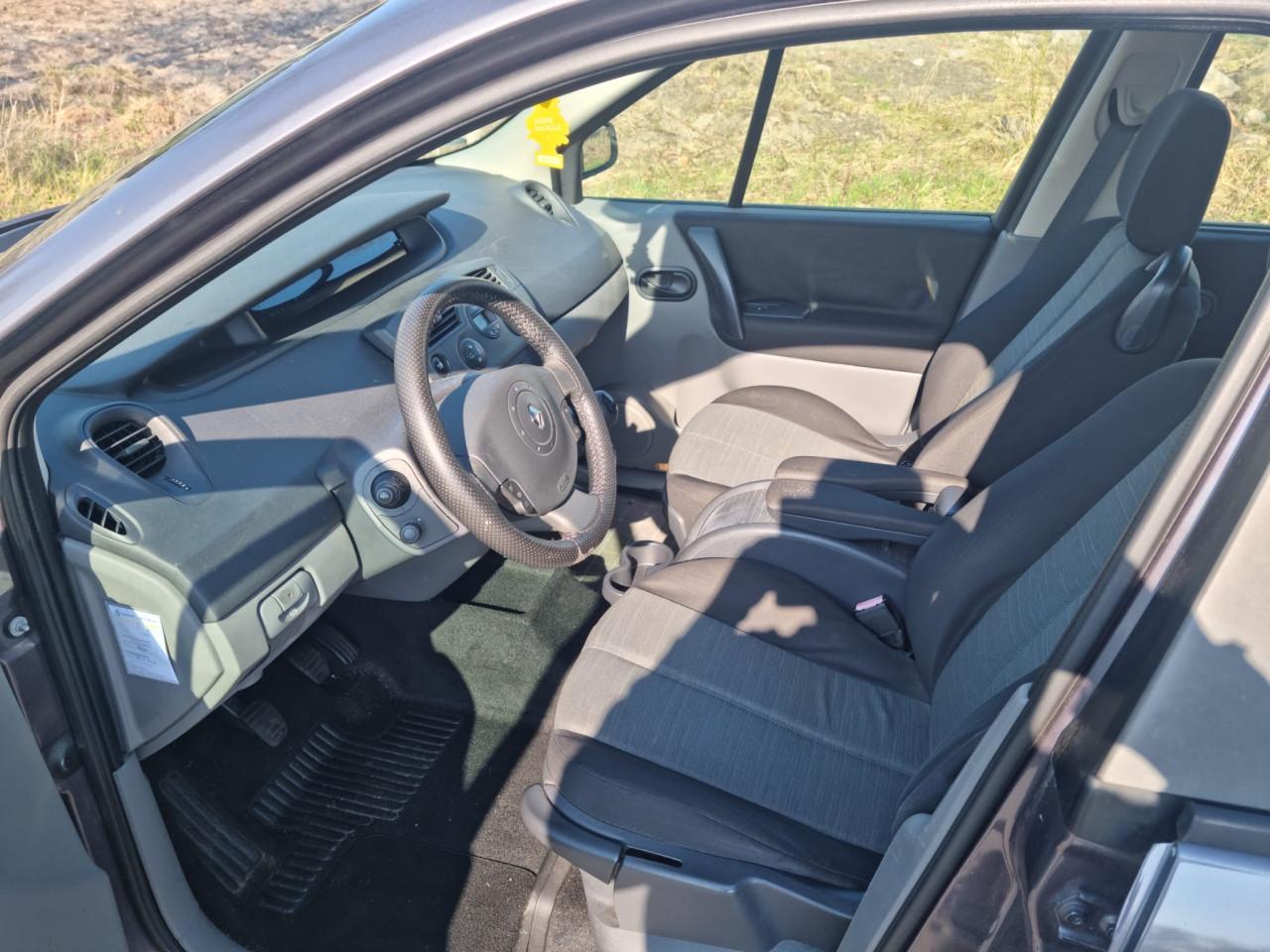 Renault scenic 1.6i bouwjaar 2005 kmst 151.000 1 jaar apk