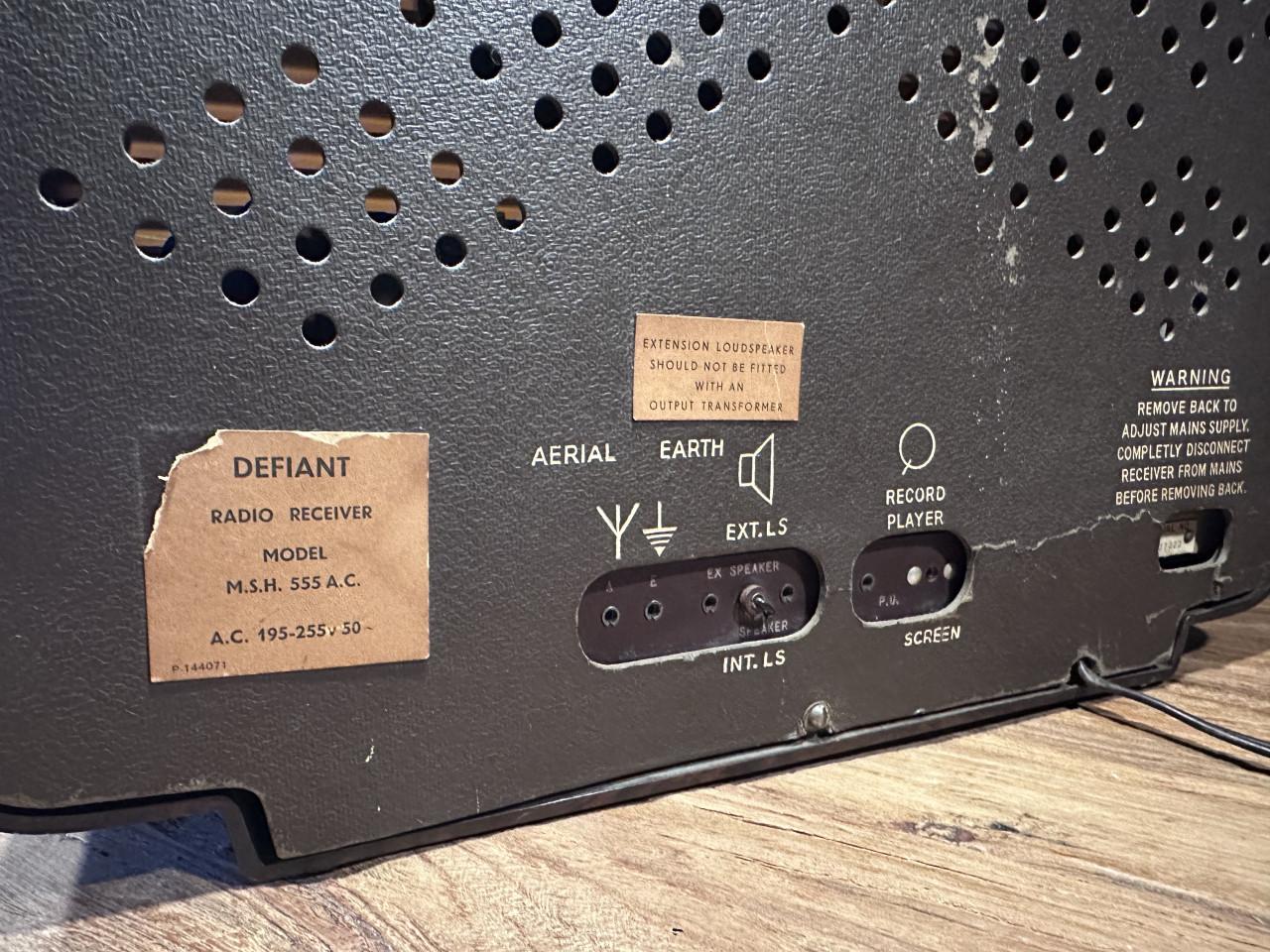 Defiant radio