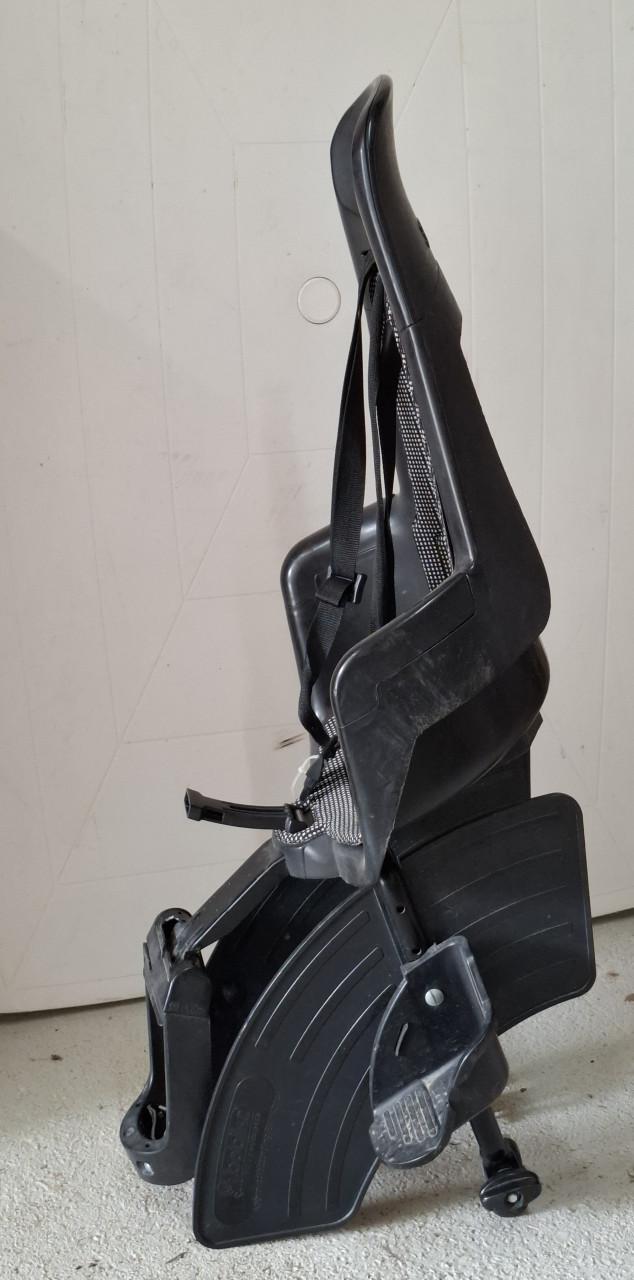 Fietskinderstoel Bobike tot 11 kg. Bevestiging aan de zadelpen.