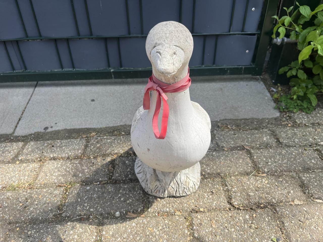 Gans als tuinbeeld, materiaal beton