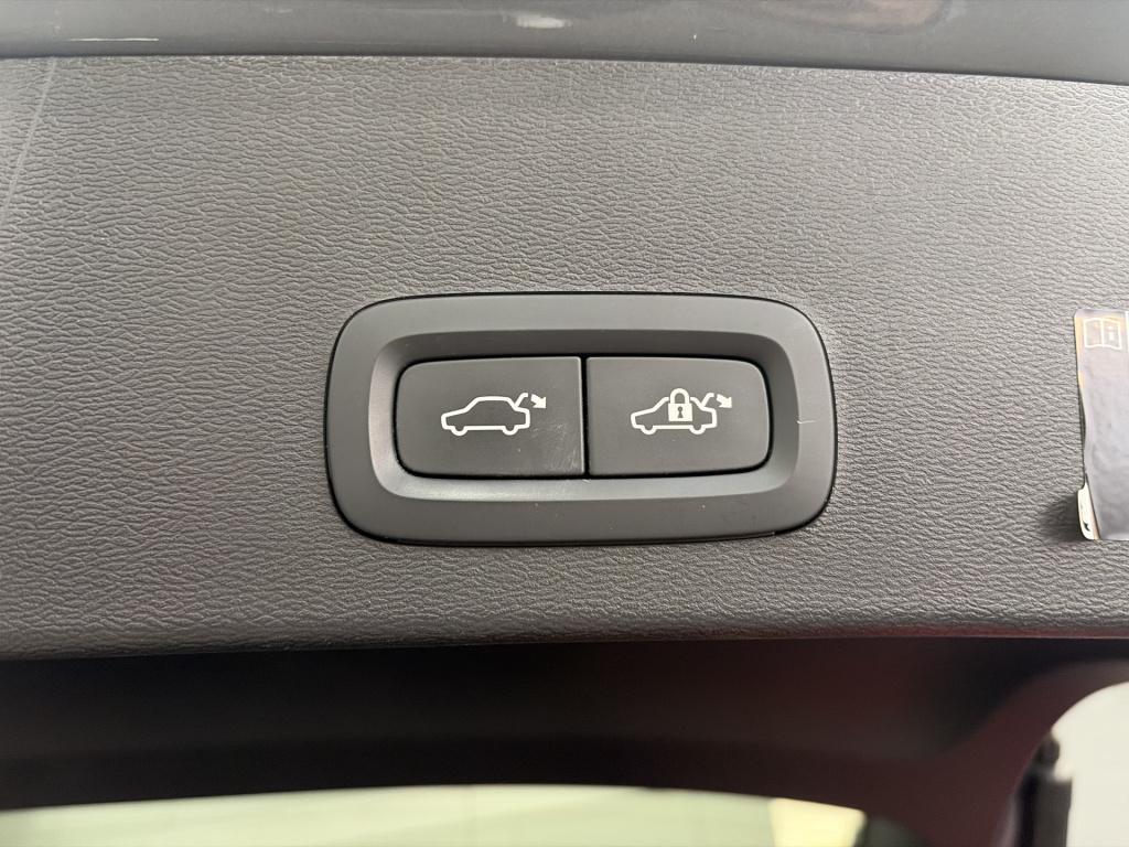 Volvo XC40 1.5 t4 recharge inscription expression | trekhaak | camera