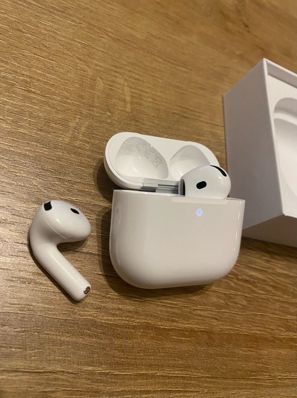 Airpods 4 met Noise canceling