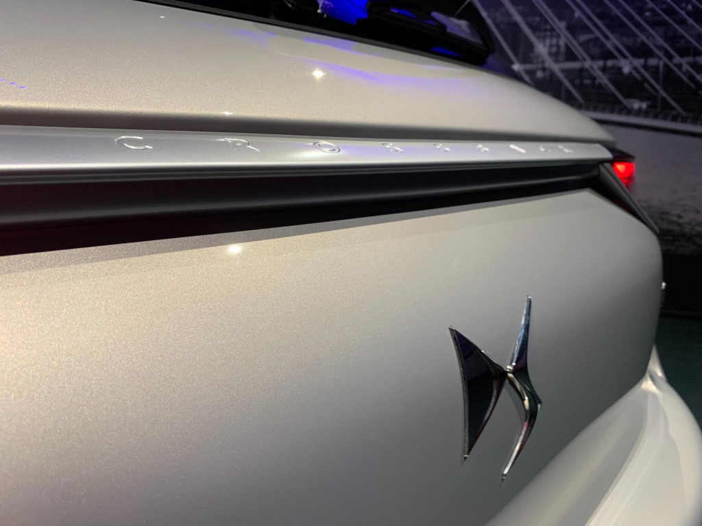 Ds Ds 3 crossback e-tense so chic 50 kwh *leder*appconnect*head-up*camera* 
