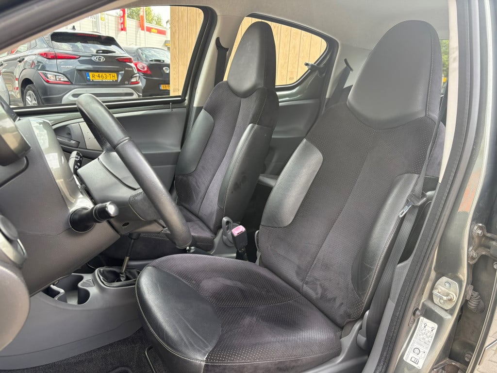 Toyota Aygo 1.0-12v aspiration green