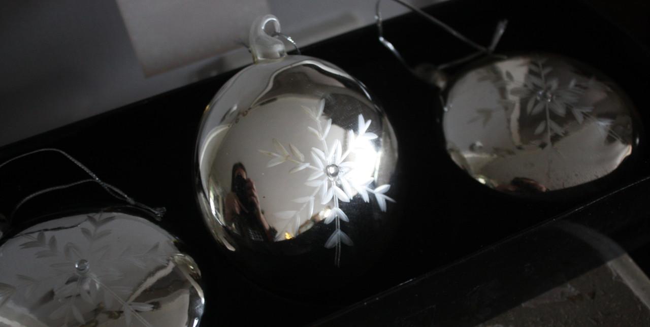 Set van 3 glazen zilveren platte kerstballen