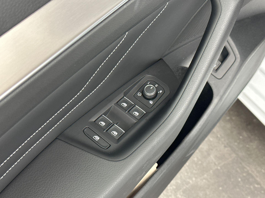 Volkswagen Passat variant 1.5 tsi r-line business dsg7 150pk panoramadak - 