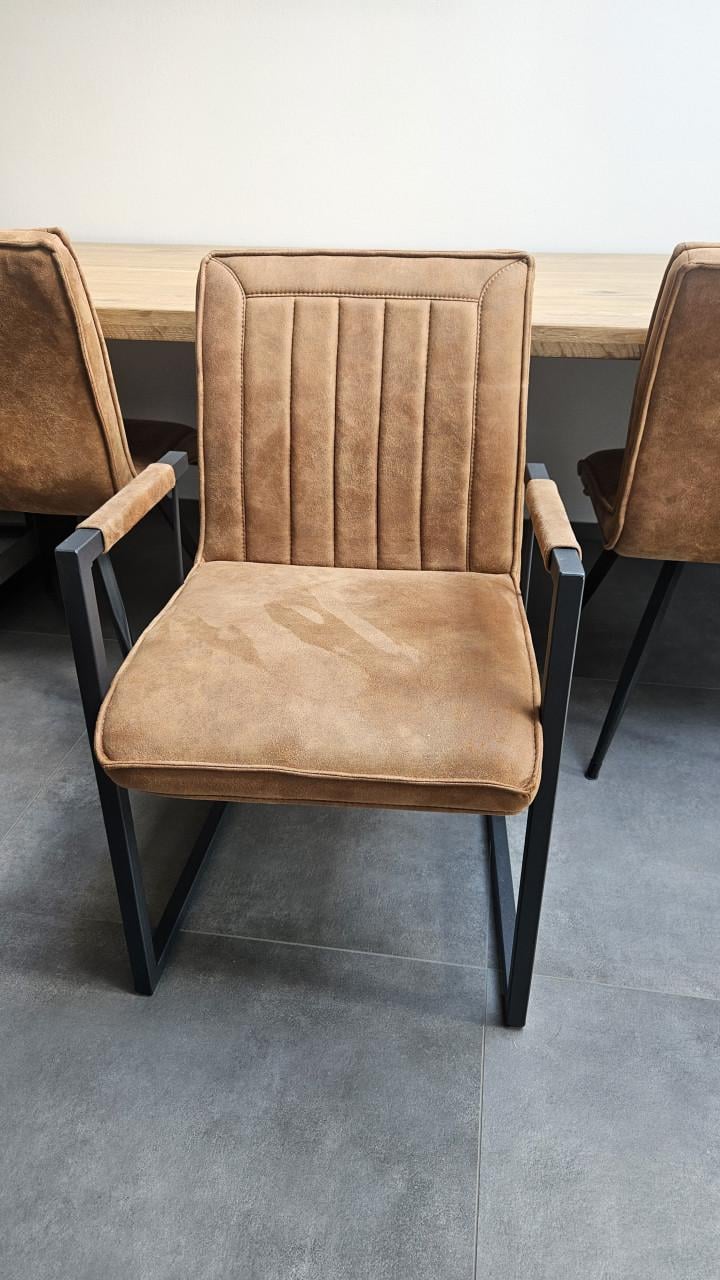 Eetkamertafel en stoelen Henders en Hazel Metalox 230 x 100 cm