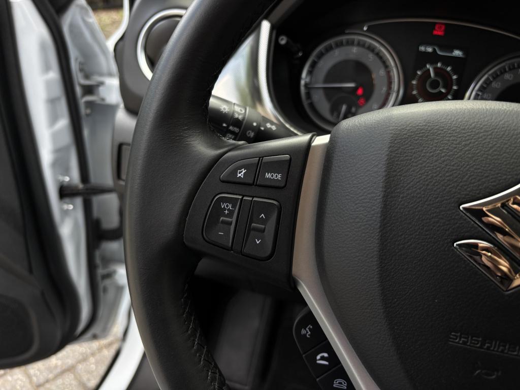 Suzuki Vitara 1.4 boosterjet style smart hybrid