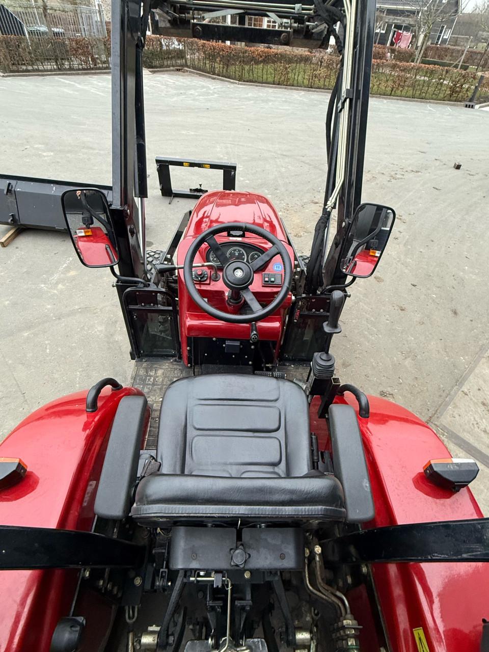 Knegt 404 G2 met voorlader