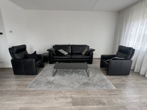 Gratis leren bankstel 2 stoelen en tafel