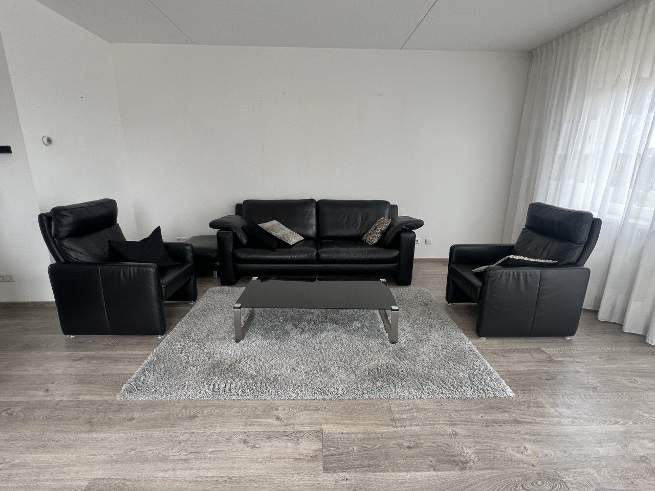 Gratis leren bankstel 2 stoelen en tafel