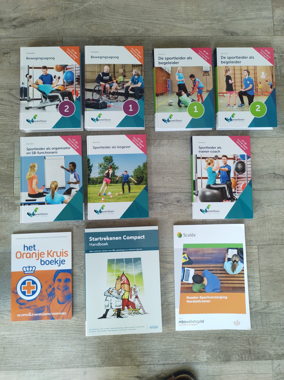 10 boeken van de Opleiding CIOS. Sport leider. Eerste 5 van Angeren Stein