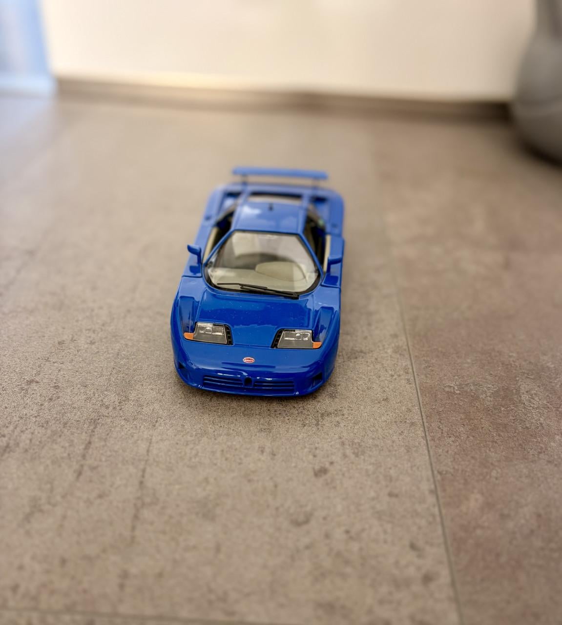 Bburago Bugatti EB110 1:24