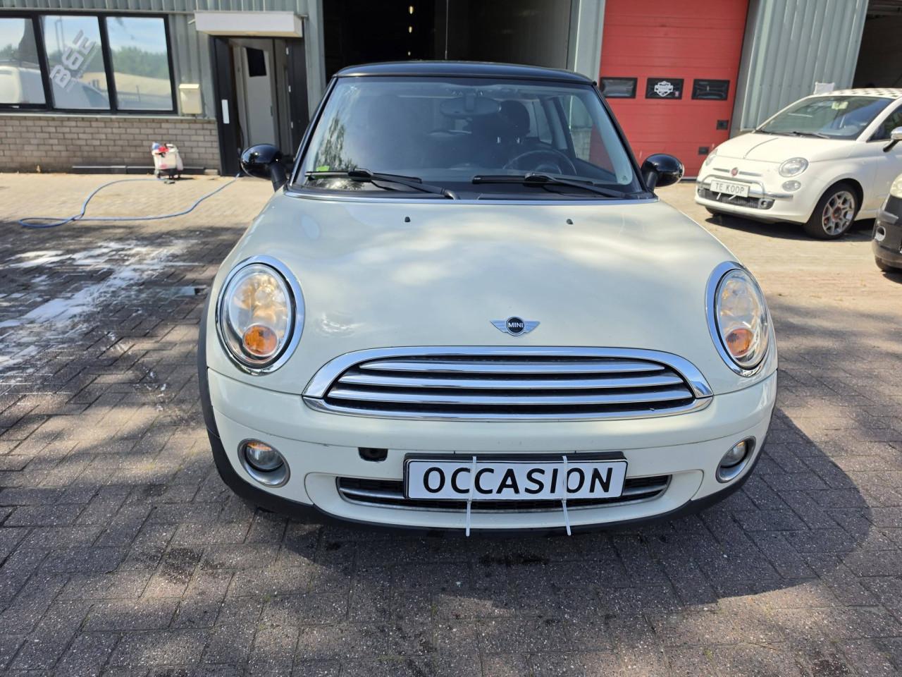 Leuke en nette Mini Cooper 1.4 One, handgeschakeld met 6 versnellingen.
