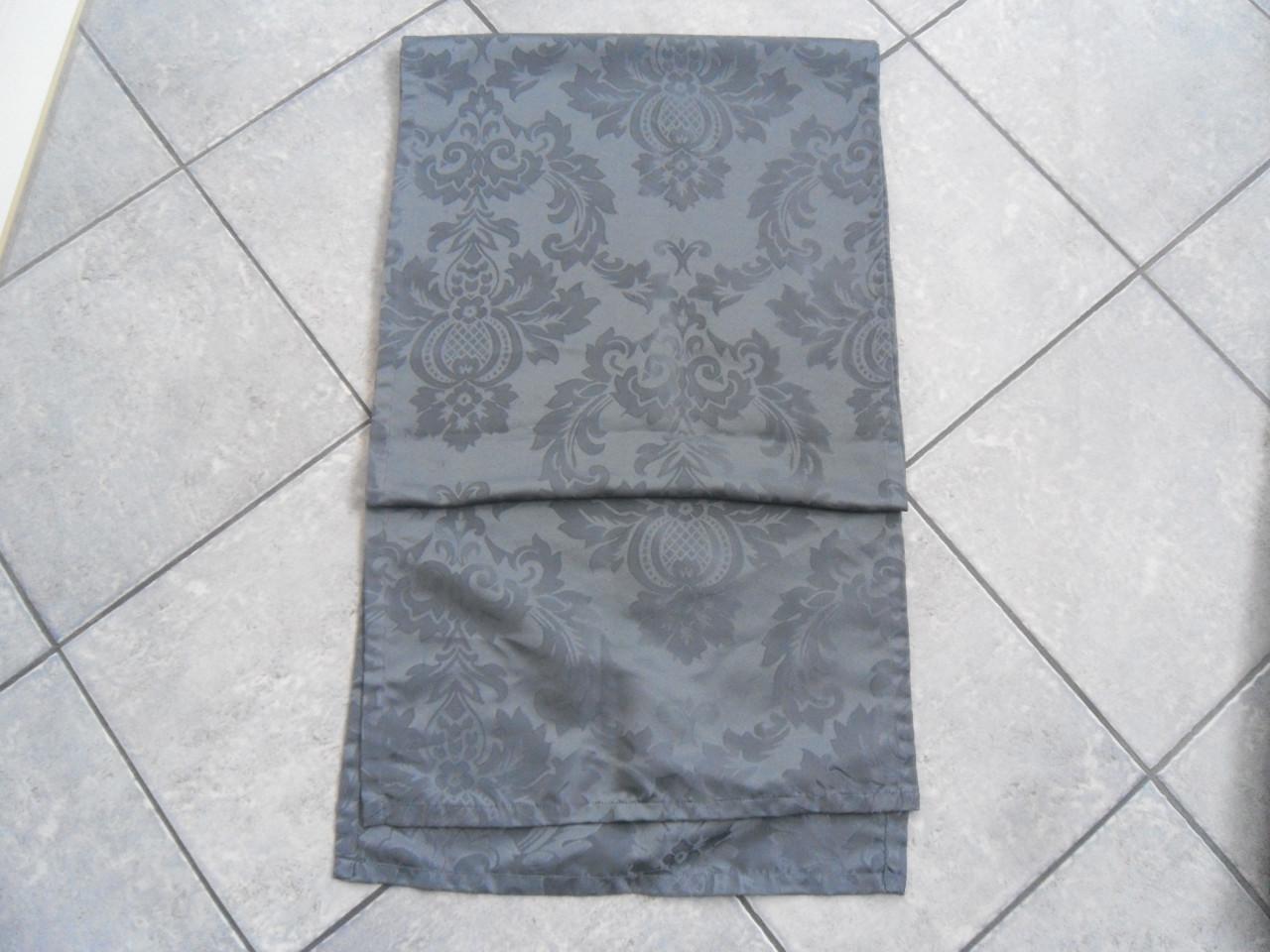 TAFELLOPER GRIJS 246 X 45 CM+ 2 KUSSEN HOEZEN 45 X 45 CM