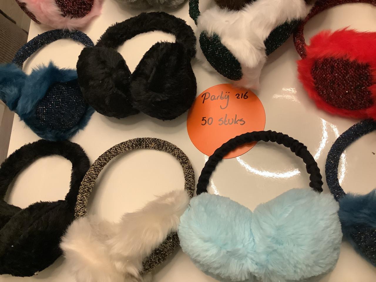 Partij super leuke oorwarmers. ( partij 216)