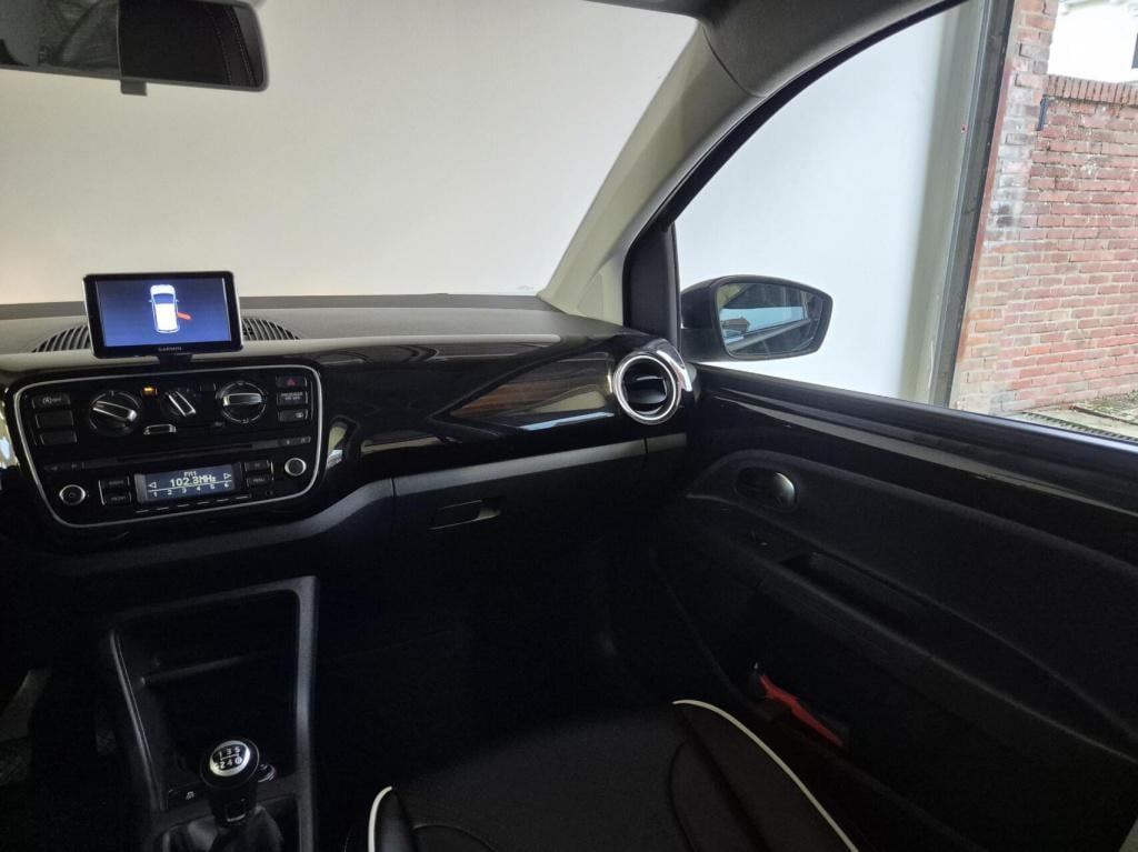 Volkswagen UP! 1.0 high up! / leren bekleding / cruisecontrol
