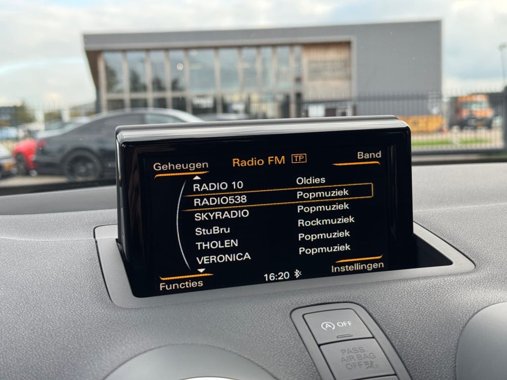 Audi A1 Sportback 1.0 tfsi s-line * navigatie * cruise control * nap