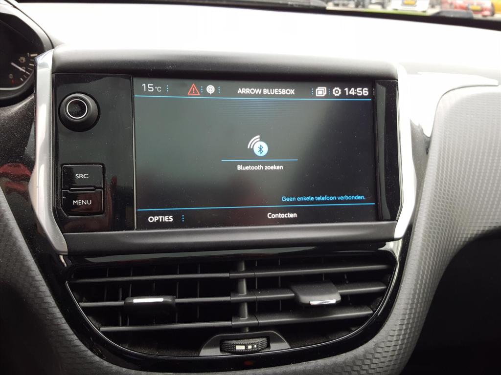 Peugeot 2008 1.2 puretech 110pk signature automaat eat6 navigatie | trekhaa