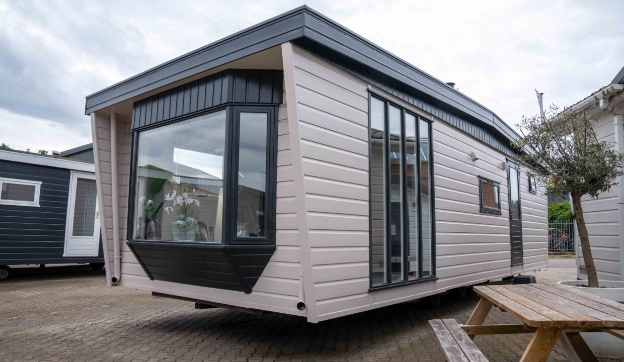Diverse kunststof chalets te koop