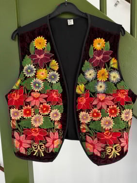 Vintage geborduurd bloemengilet maat L