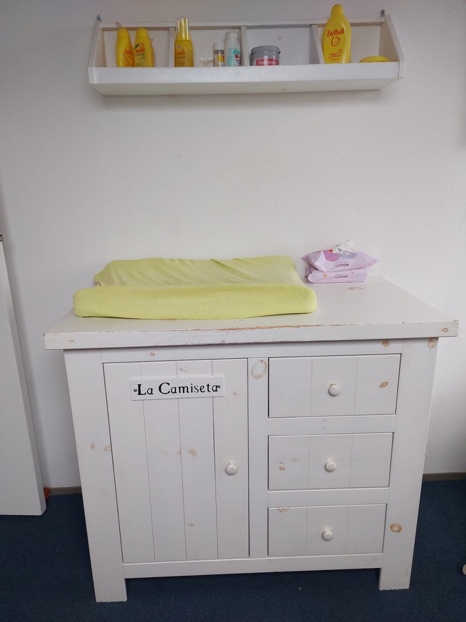 Mooie whitewash babykamer Amigo's Amiga's €75,-