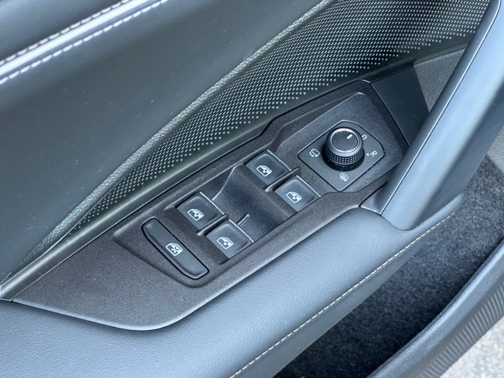 Volkswagen Tiguan 1.5 ehybrid elegance 204pk | trekhaak | camera | head-up 