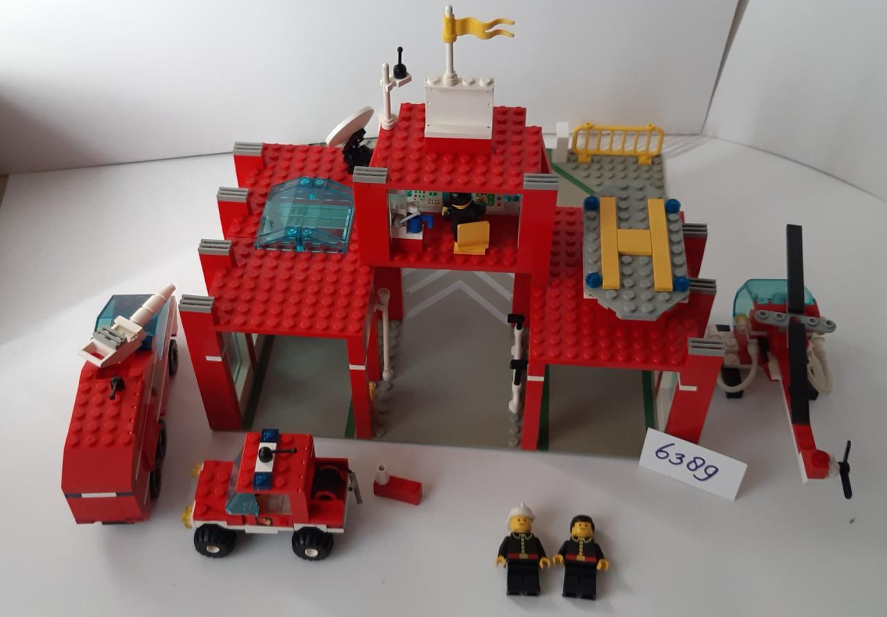 Lego Classic Town 6389: brandweerkazerne + heli, spuitwagen, brandweerauto