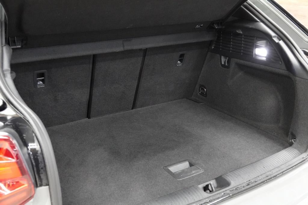 Audi Q2 40 tfsi | s line | pano | pdc | cruise |