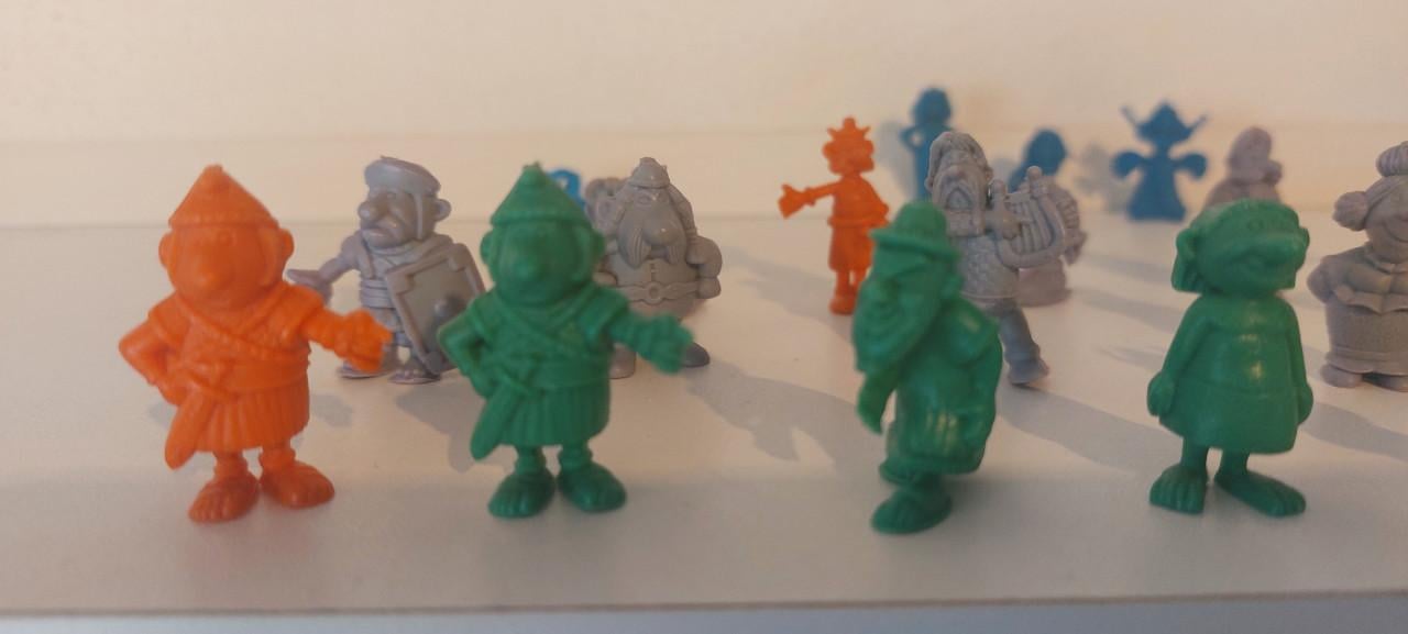 Te koop 21 Asterix en Obelix plastic figuurtjes uit de jaren 70