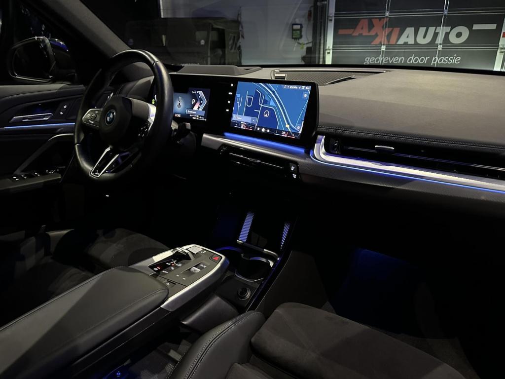 BMW X1 xdrive25e m-pakket *pano*hud*360camera*driveass*20 inch*