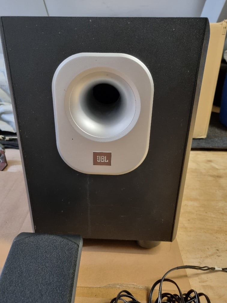 JBL surround speaker set. Inclusief Subwoofer.