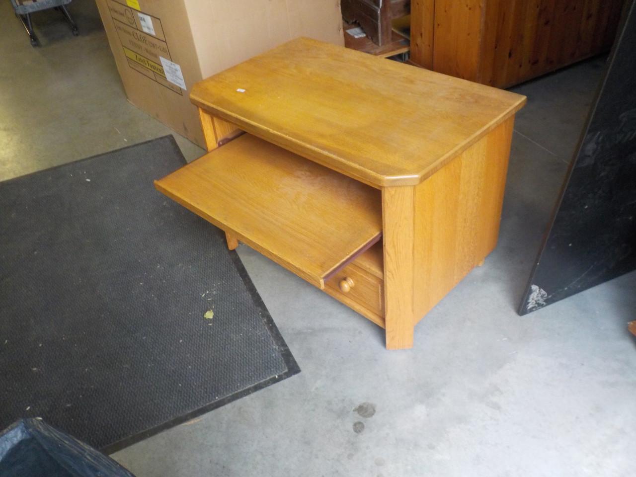 Mooie kwaliteit massief blank eiken tv meubel in zeer goede staat