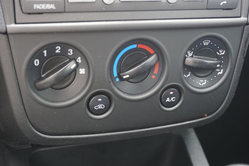 Ford Fiesta 1.3-8v champion airco / elektr. ramen / trekhaak / nap