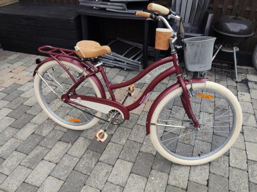 Te koop z.g.a.n. 26 inch meisjes/dames fiets