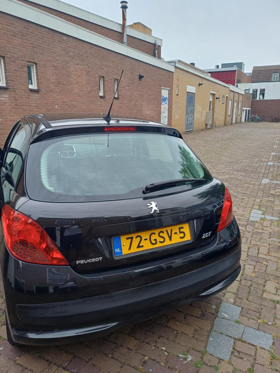 Te koop zwarte peugeot 207