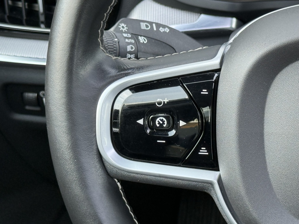 Volvo V60 t6 340pk recharge r-design| panodak| adap.cruise| trekhaak| stan