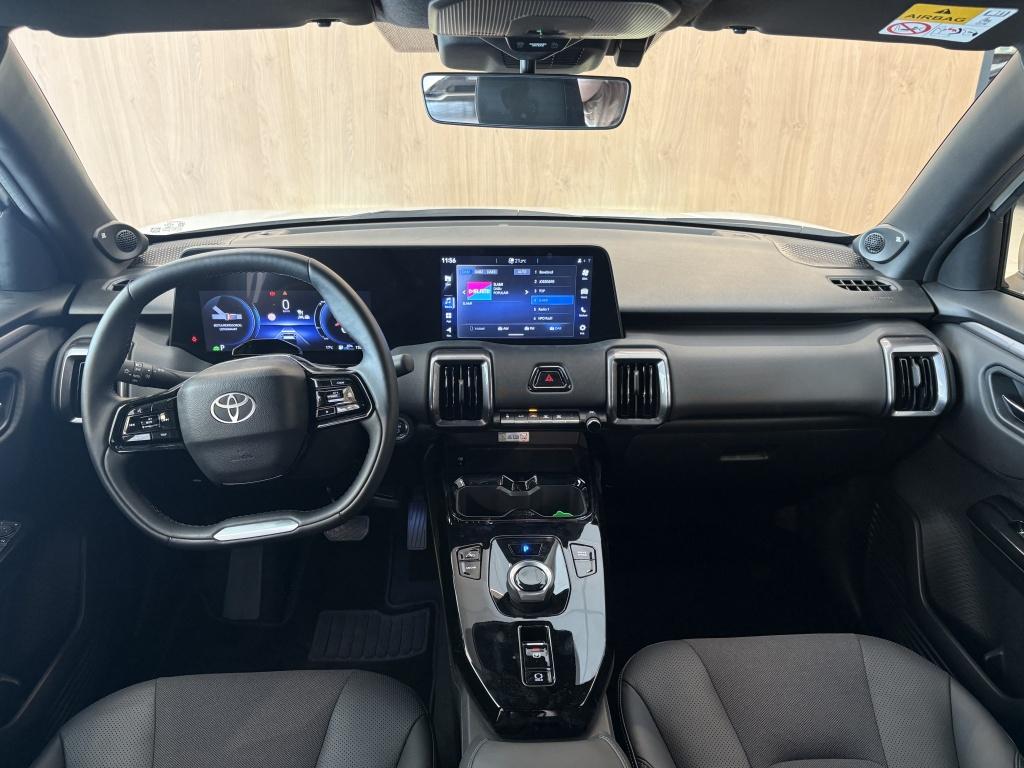 Toyota Urban Cruiser executive 61 kwh | panodak | jbl |