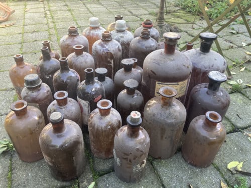 Oude apothekersflessen