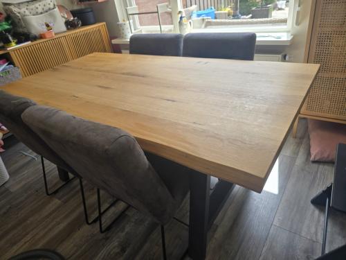 Houten eettafel met 4 stoelen 180x90/95