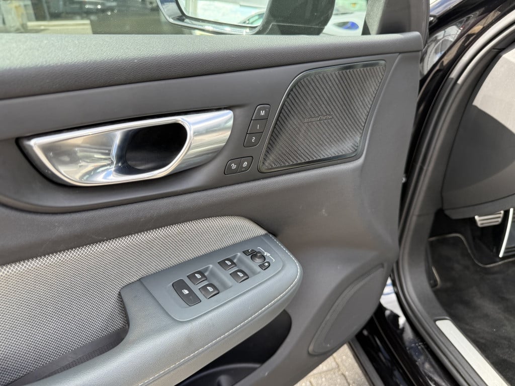 Volvo V60 t6 340pk recharge r-design| adap.cruise| trekhaak| camera| h&k s