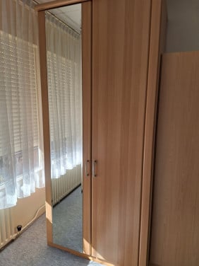 Kledingkast met spiegel