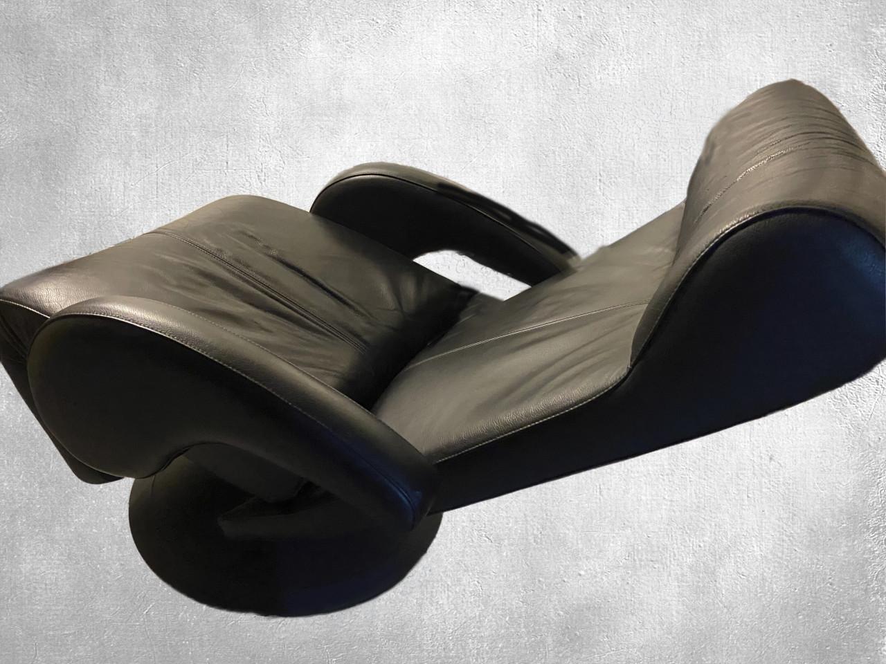 Zwart lederen, elektrisch verstelbare fauteuil