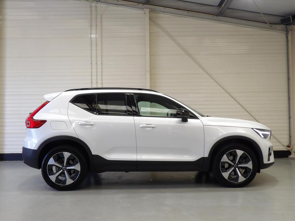 Volvo XC40 b3 163pk mild hybrid aut plus dark