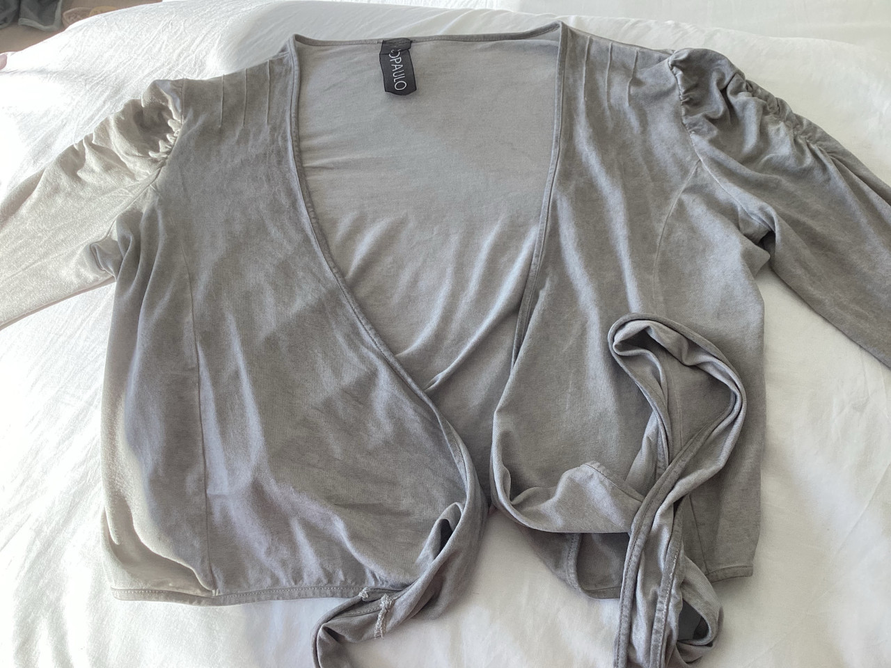 Zilvergrijs vestje met leuke plooitjescaan mouwen maat xl