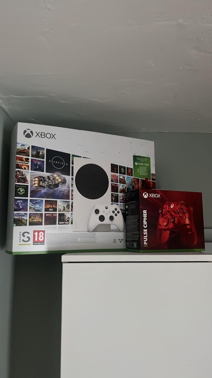 Xbox series s zgan + bijna gloednieuwe controller