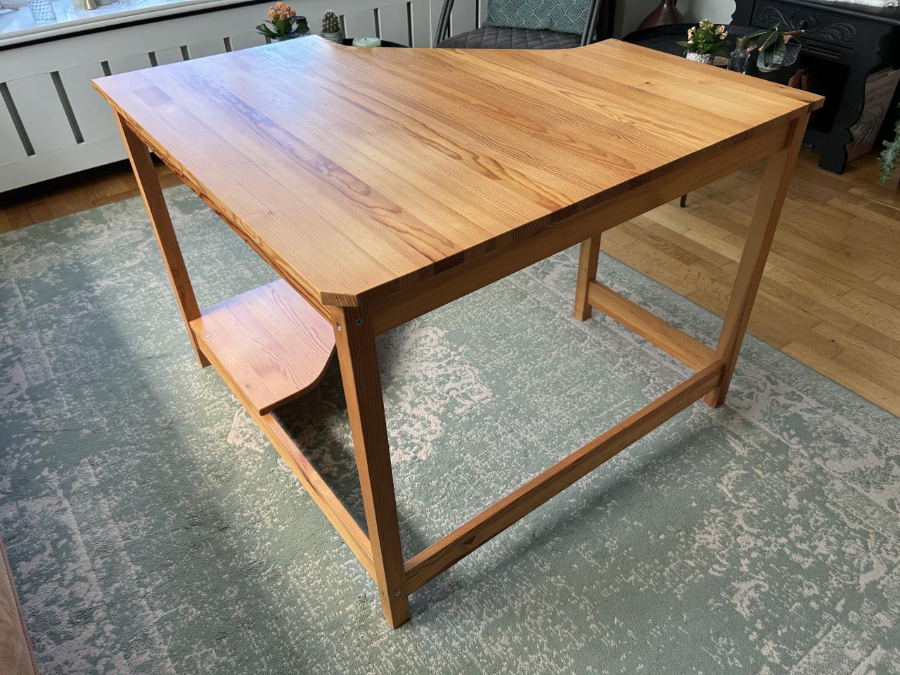 Grenenhouten bureau