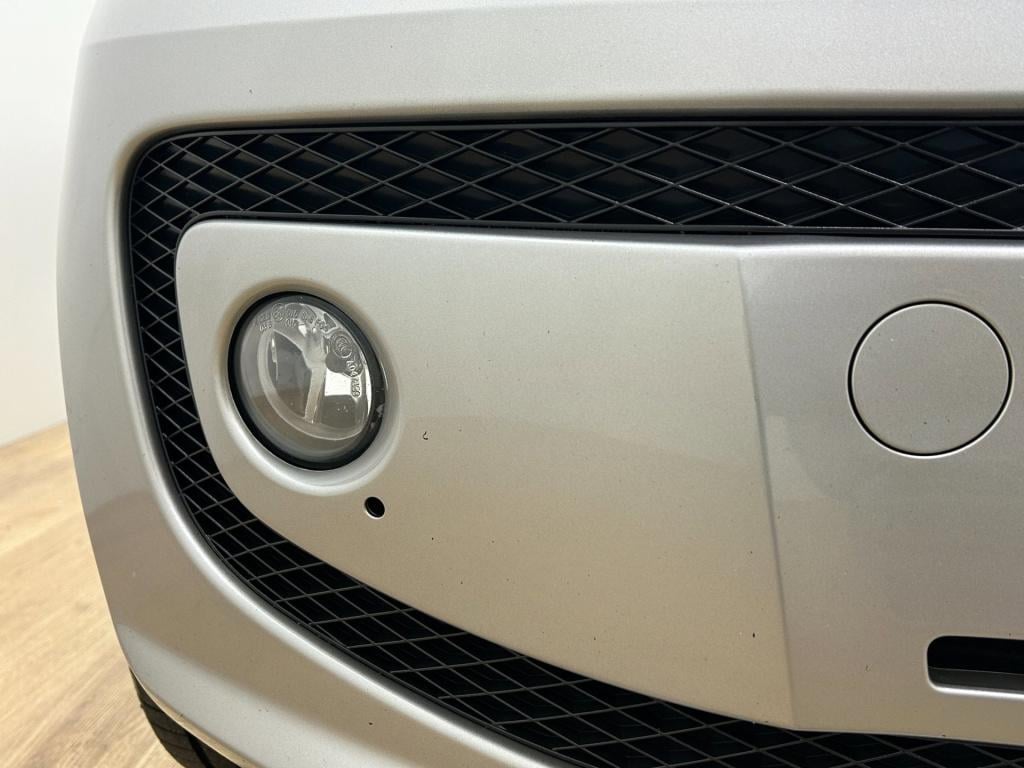 Volkswagen UP! occasion 1.0 high up! bluemotion | grijs | tweedehands volks